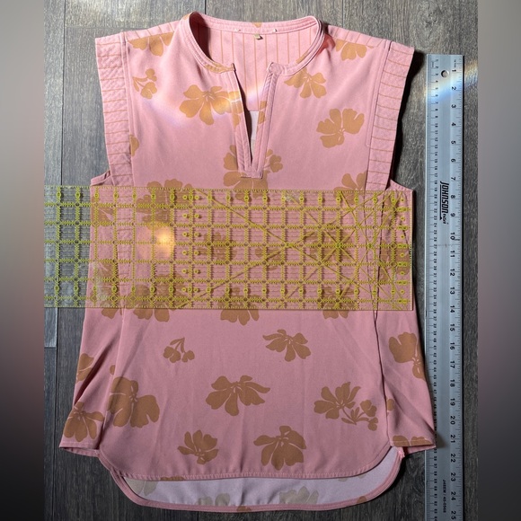 Pretty in pink M Dusty rose & ochre floral sleeveless dress shirt. Dressy/Date - Picture 7 of 7